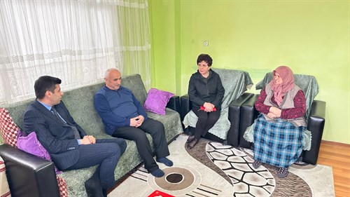 Kaymakamımız Sayın Murat KARNAP, Anneler Günü Dolayısıyla Şehit Annelerini Ziyaret Etti